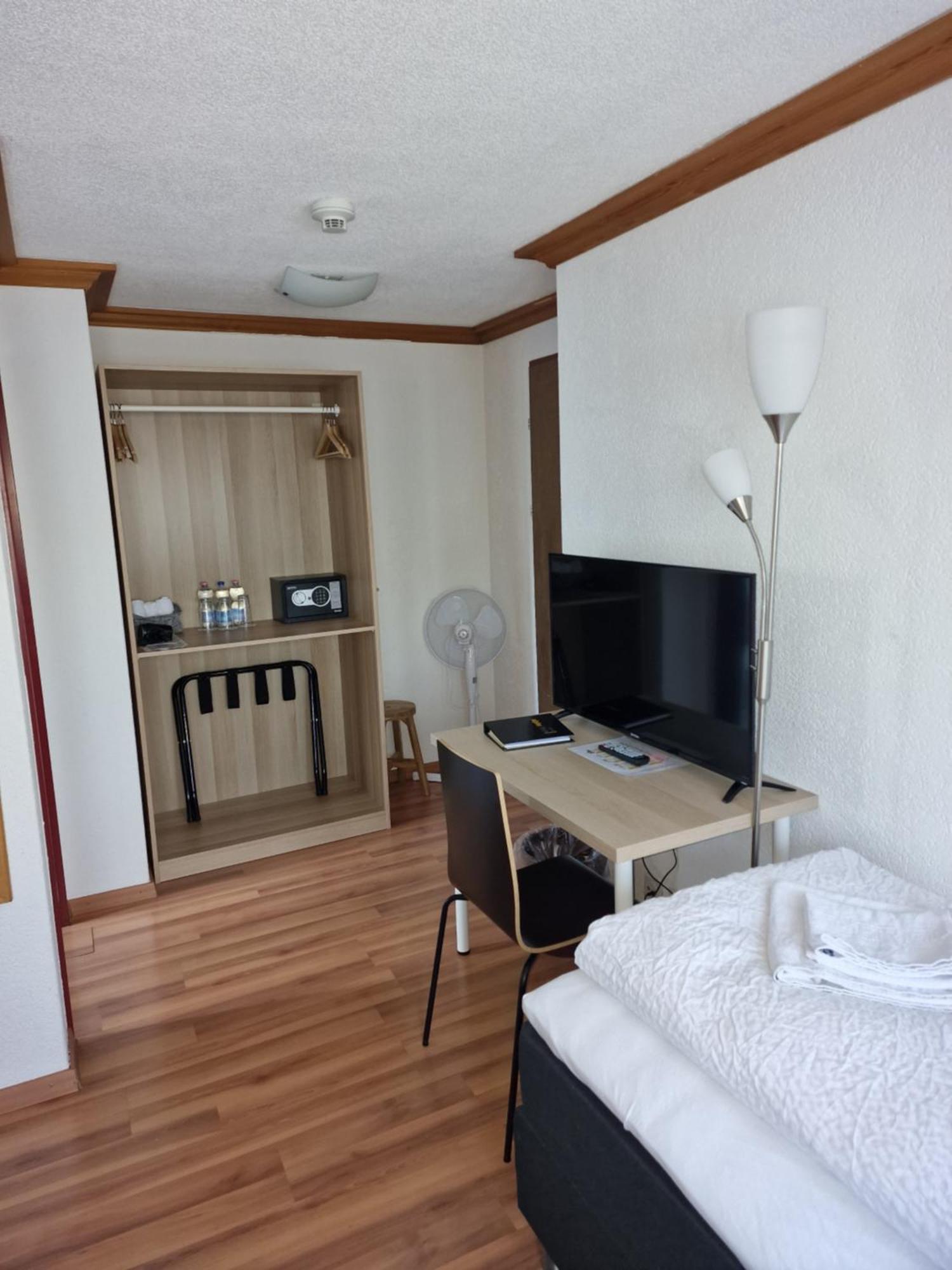 Hotel Alpha Тун Экстерьер фото