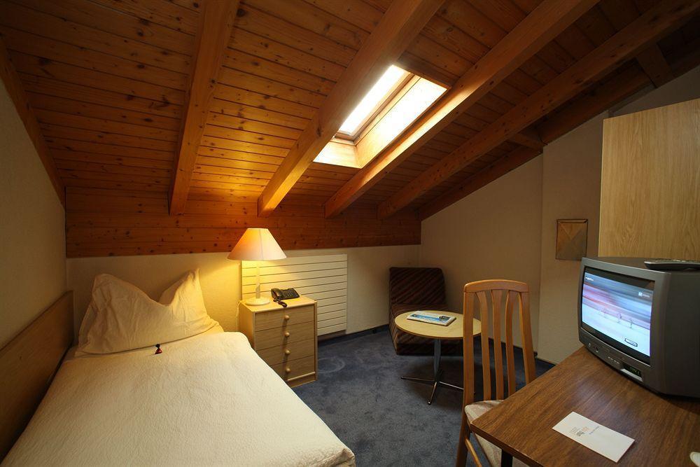 Hotel Alpha Тун Экстерьер фото