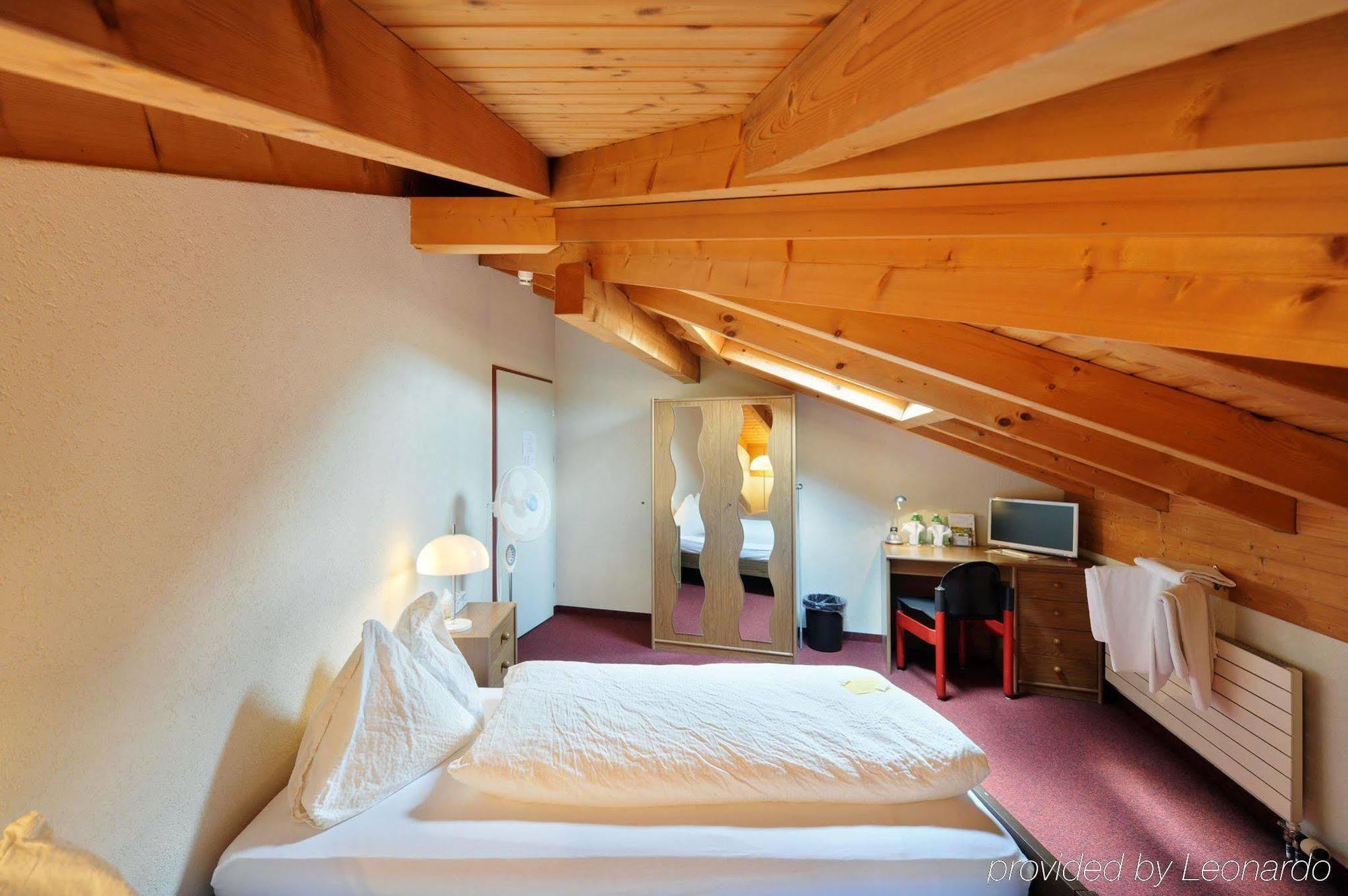Hotel Alpha Тун Экстерьер фото